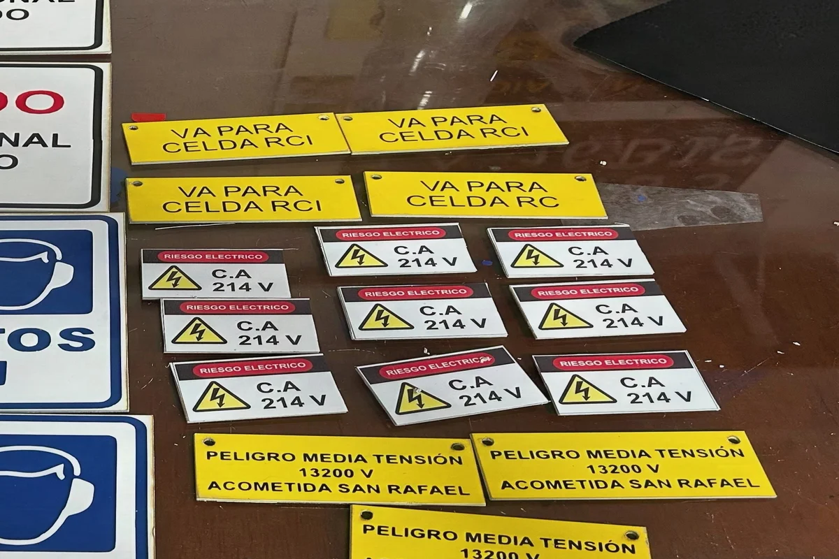 Rótulos Técnicos y Placas para Maquinaria
