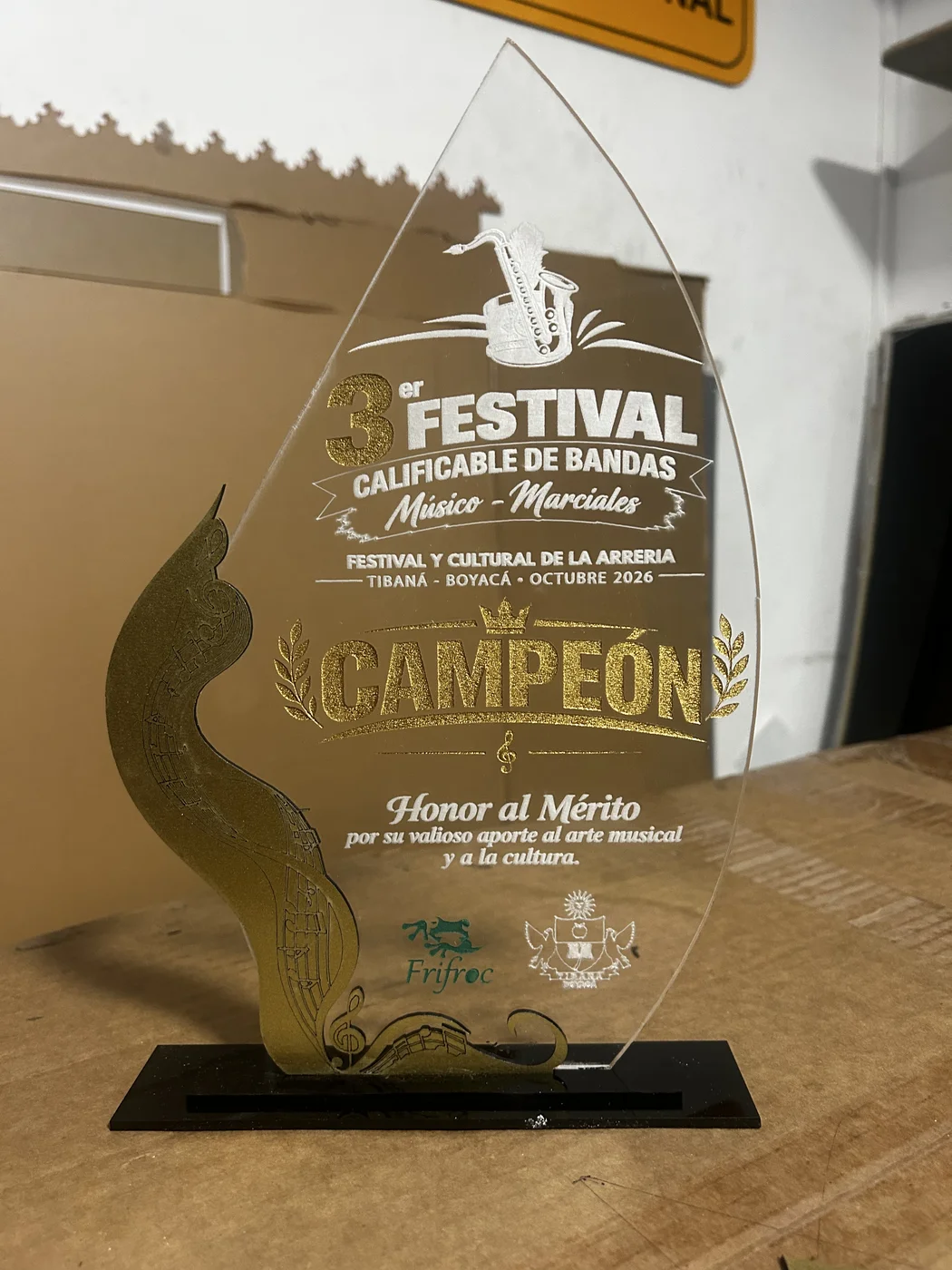 Trofeos y Reconocimientos en Acrílico Grabado